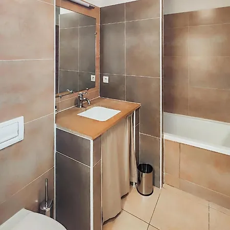 In St,laurent-de-la-cabr, With Kitchen Holiday home *